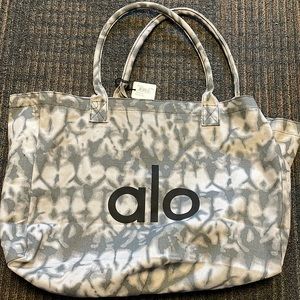 Alo Yoga shopper tote